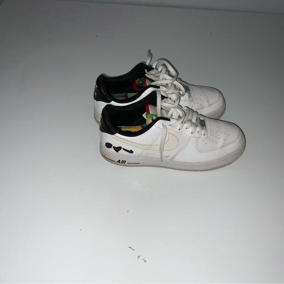 Nike White and Black Athletic Shoes - Picture 3 of 5